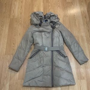 Warmest down coat with collapsible hood